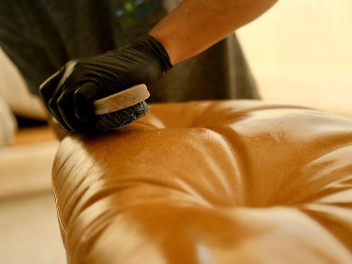 Higienização de poltrona Mole de couro pela LeWash